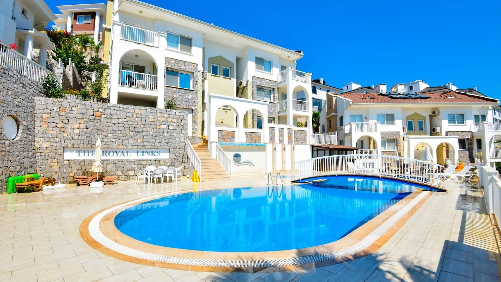 The Royal Links Two Bedroom Apartment オルタジャ